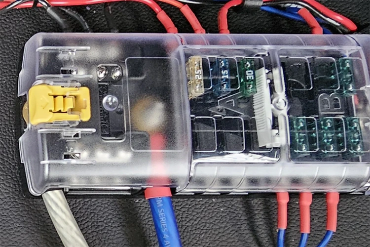 新しいエネルギー源によって、配電ブロック業界はインテリジェントでモジュール式の変革を遂げています。